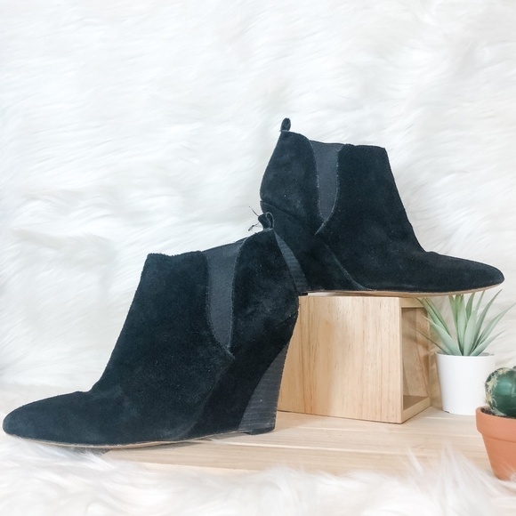 Vince Camuto Yannick‎ Booties - Picture 7 of 7